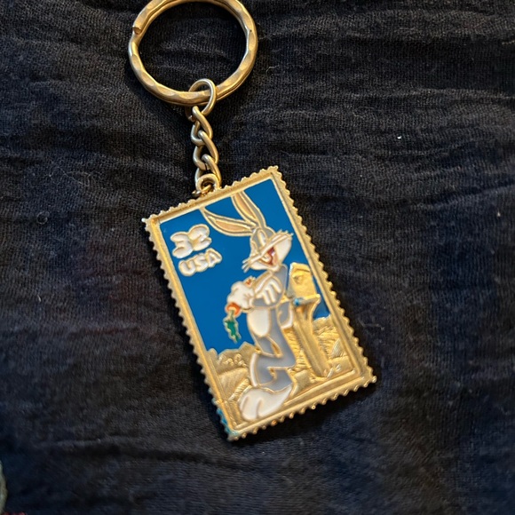 Warner Bros. Accessories - VTG Gold Tone Bugs Bunny Collector Stamp keychain. Dated 1992, In good condition